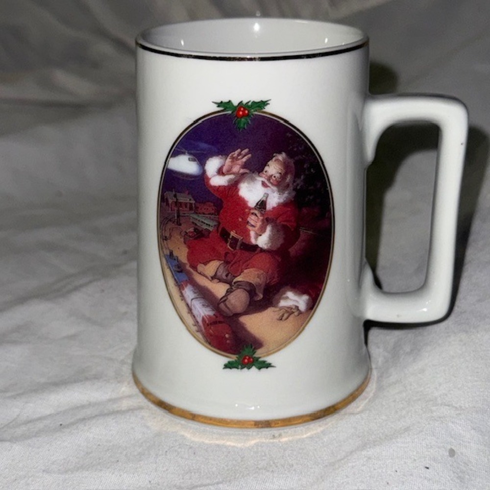 Coca Cola Santa‎ Claus Mug 1996 Collector Edition Season's Greetings